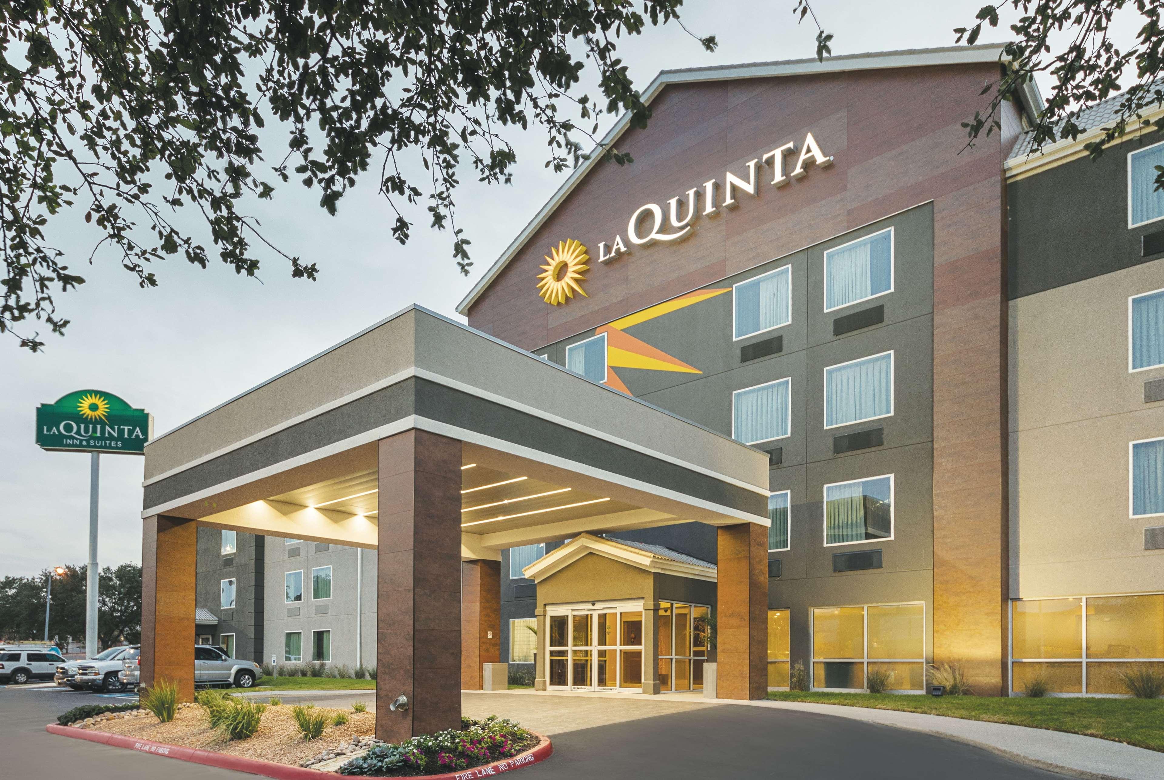 Отель La Quinta By Wyndham Austin Раунд-Рок Экстерьер фото